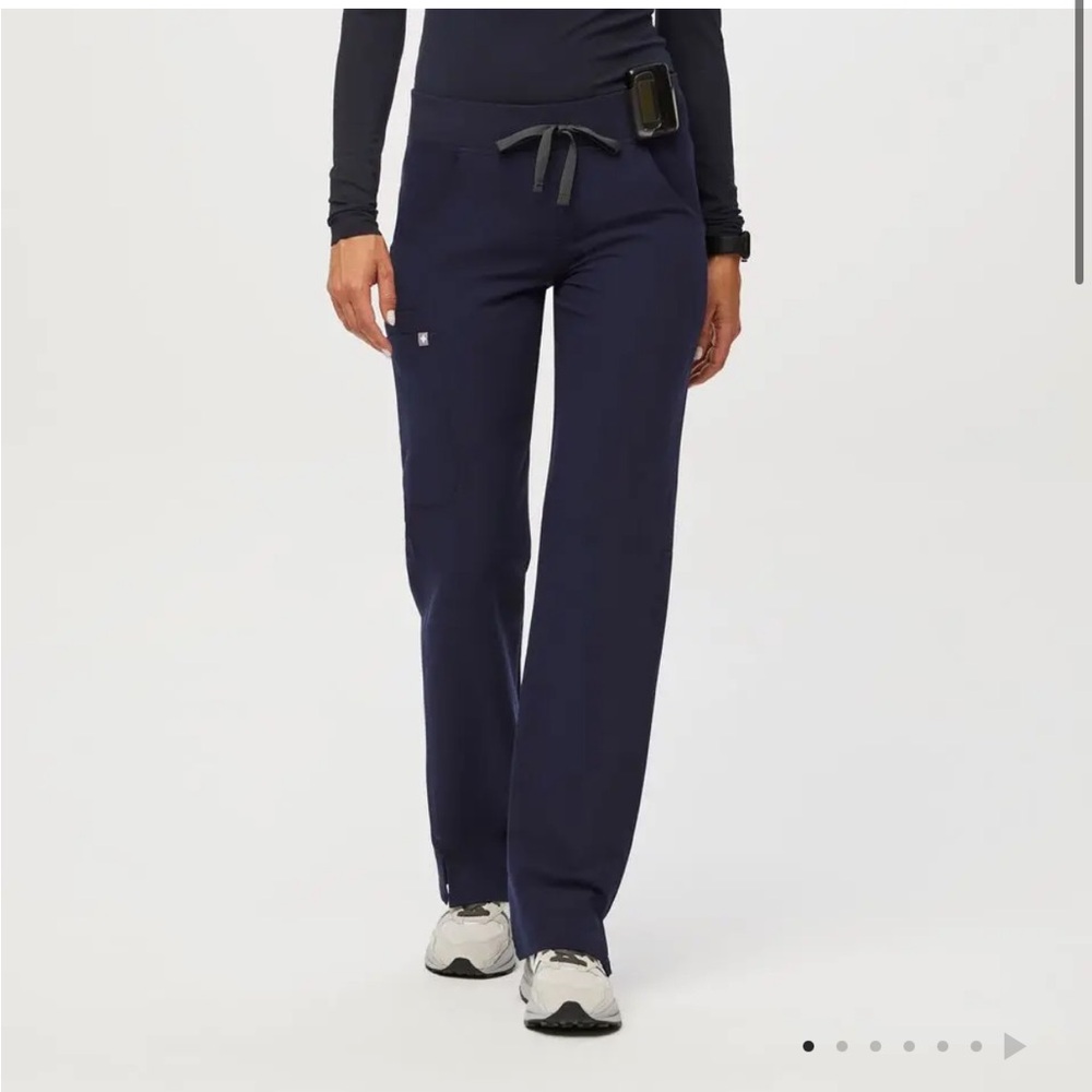 Figs navy kade cargo scrub pants XS Tall
